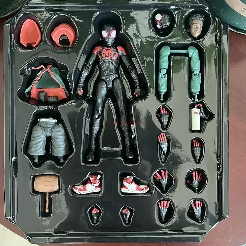 مجسم شخصية مايلز جوين بيتر لعا - مراجعة Model Kit Spiderman وسعره