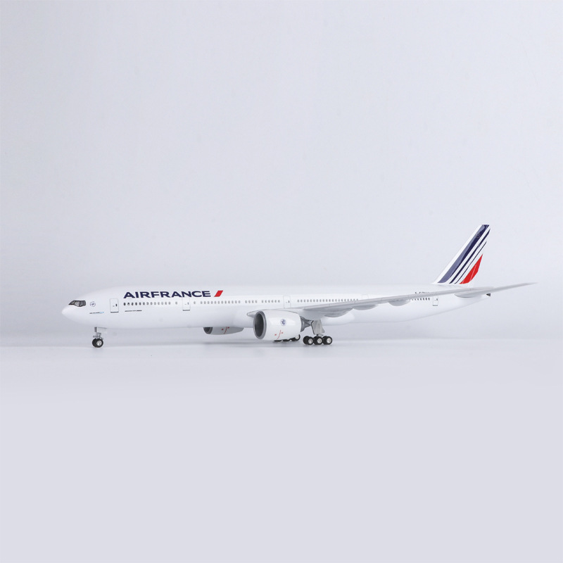طائرة بمقياس 1/150 بطول 47 سم، - مراجعة Model Kit Planes وسعره