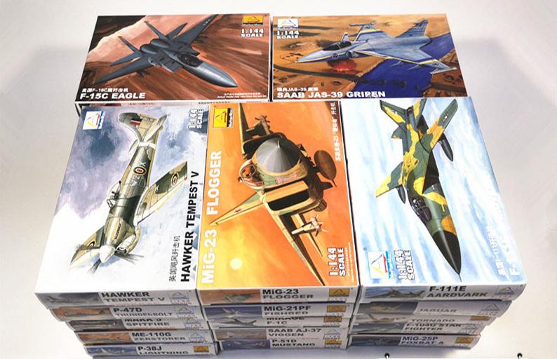 25 قطعة نموذج طائرة عسكرية بلا - مراجعة Model Kit Entry Grade وسعره