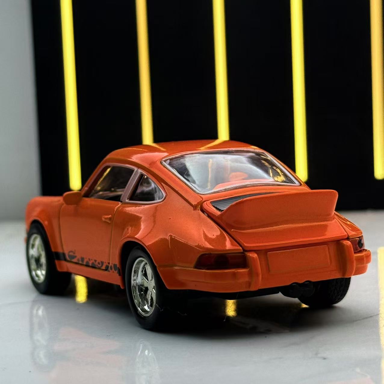 1:36 1974 911 كاريرا ريترو سيا - مراجعة Model Kit Porsche 911 وسعره