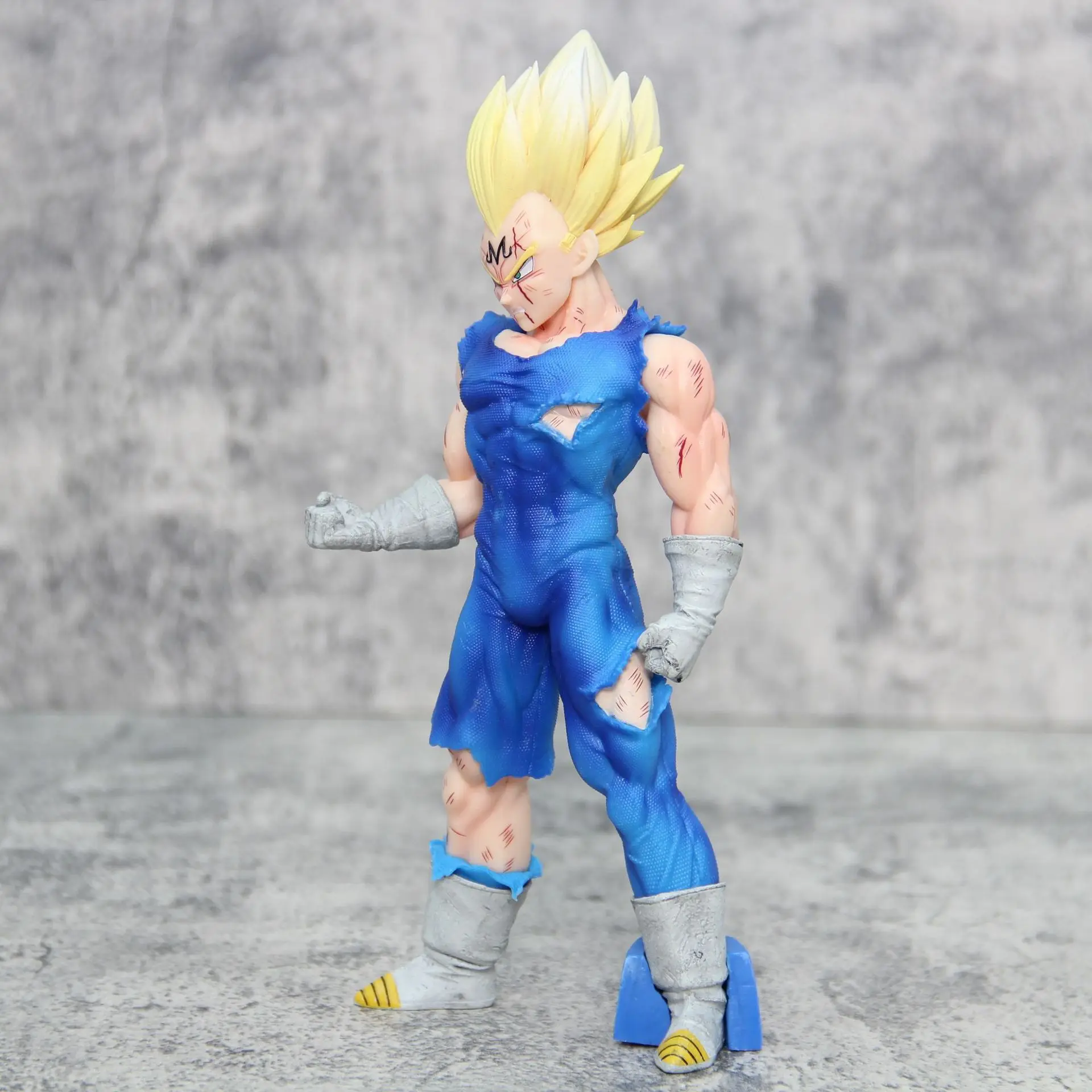 تمثال شخصية ماجين فيجيتا من در - مراجعة Model Kit Vegito وسعره