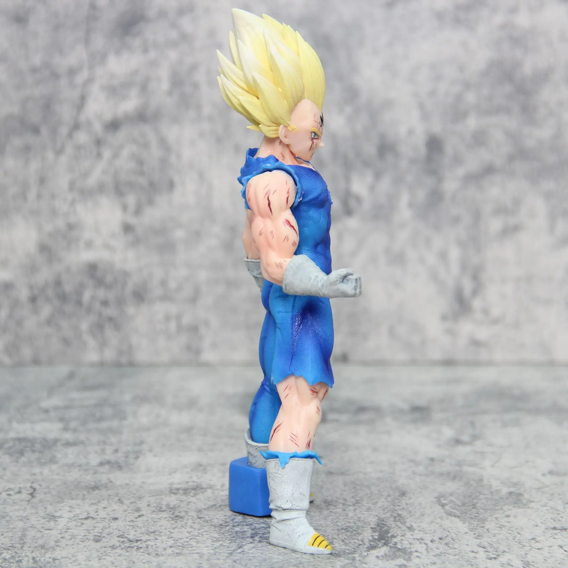 تمثال شخصية ماجين فيجيتا من در - مراجعة Model Kit Vegito وسعره