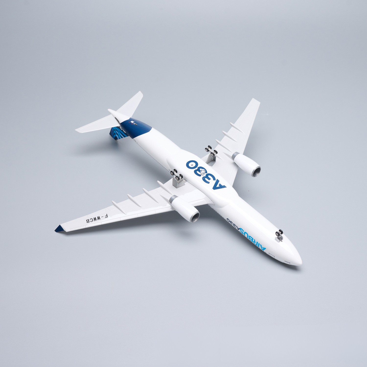 نموذج طائرة A330 مصنوع من الرا - مراجعة Model Kit Planes وسعره