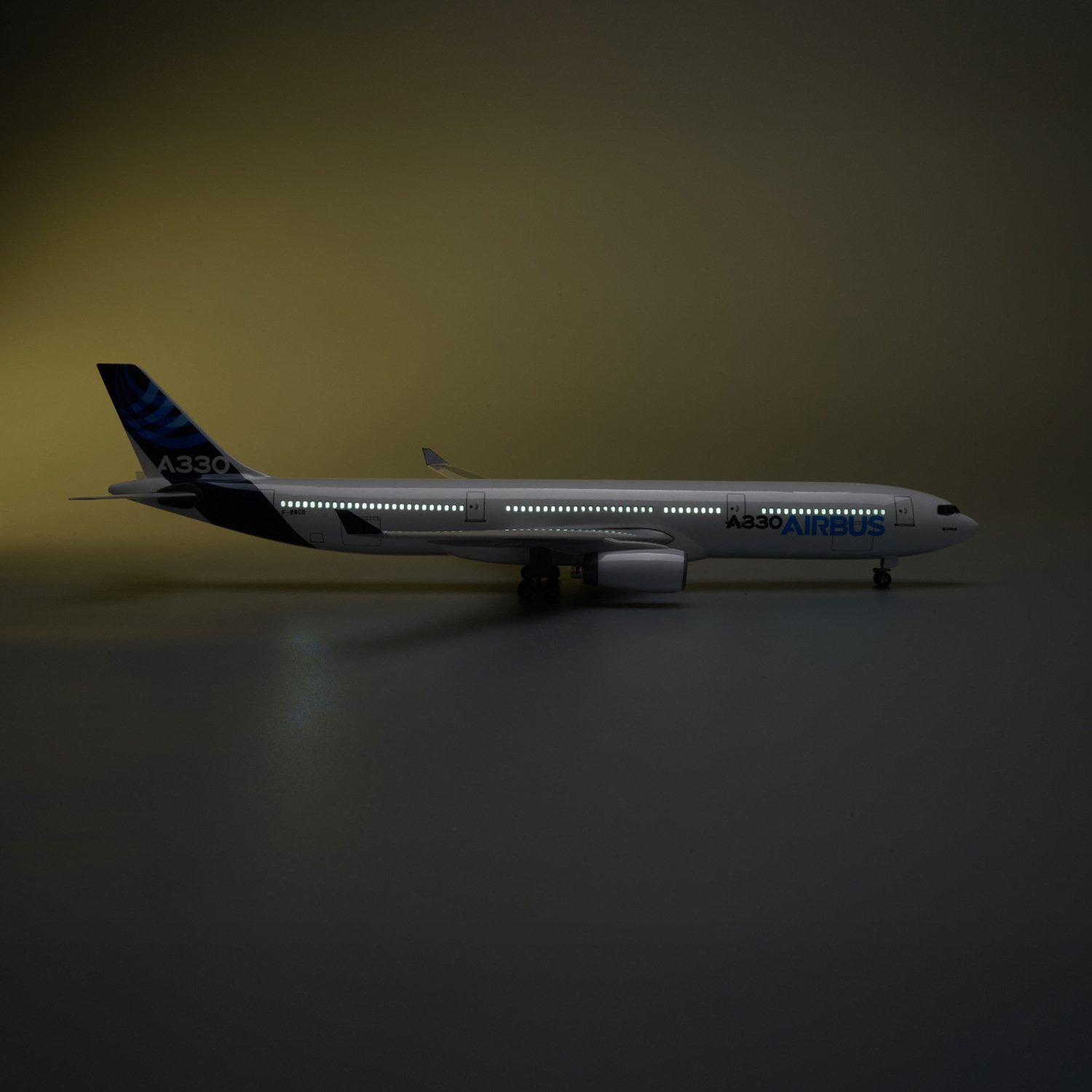 نموذج طائرة A330 مصنوع من الرا - مراجعة Model Kit Planes وسعره