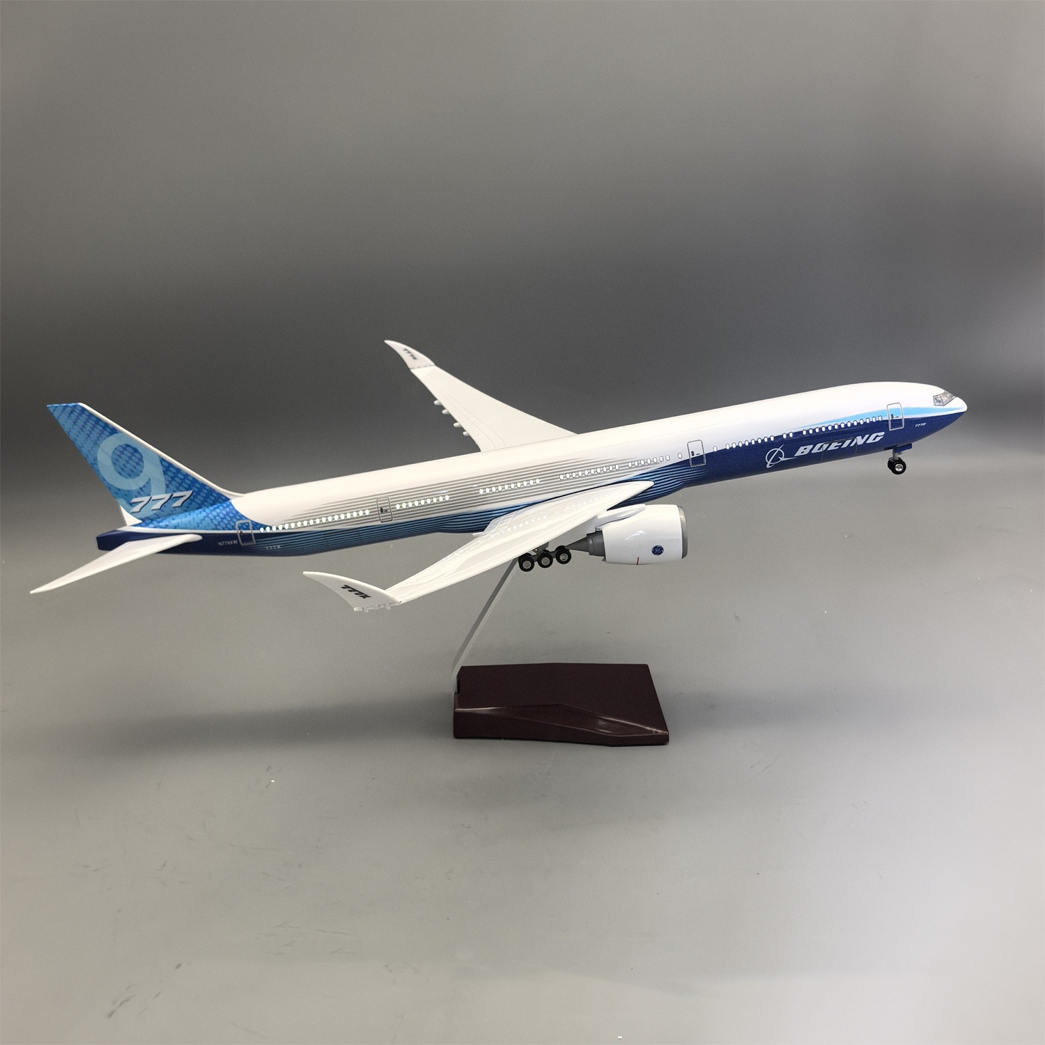 طراز طائرة B777-9X مقياس 1/157 - مراجعة Model Kit Planes وسعره