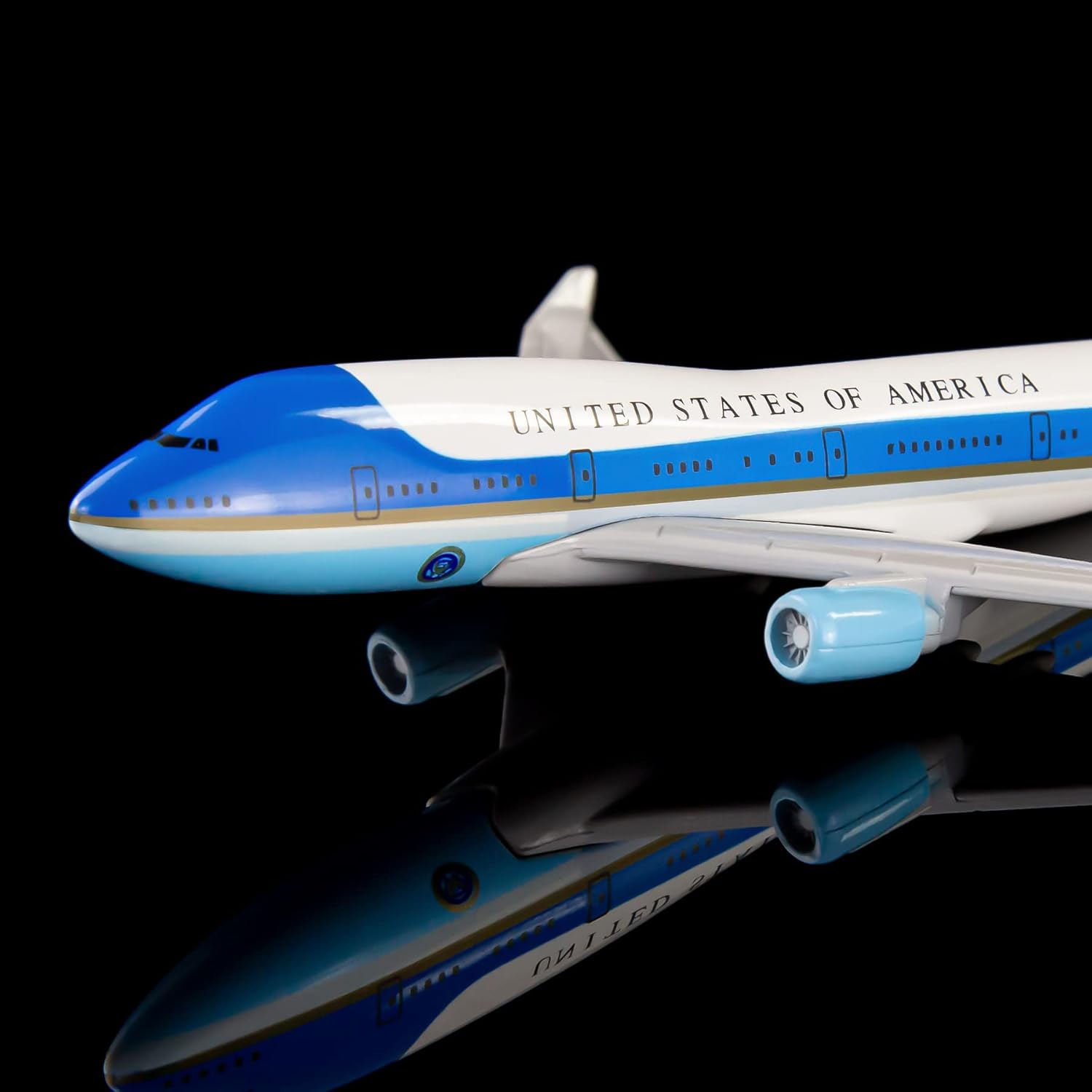 نموذج طائرة معدني مصبوب بمقياس - مراجعة Model Kit Planes وسعره
