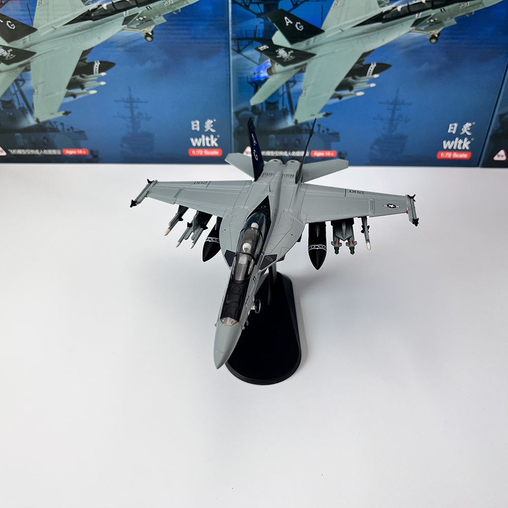 نموذج طائرة عسكرية مصبوبة بالق - مراجعة Model Kit Planes وسعره