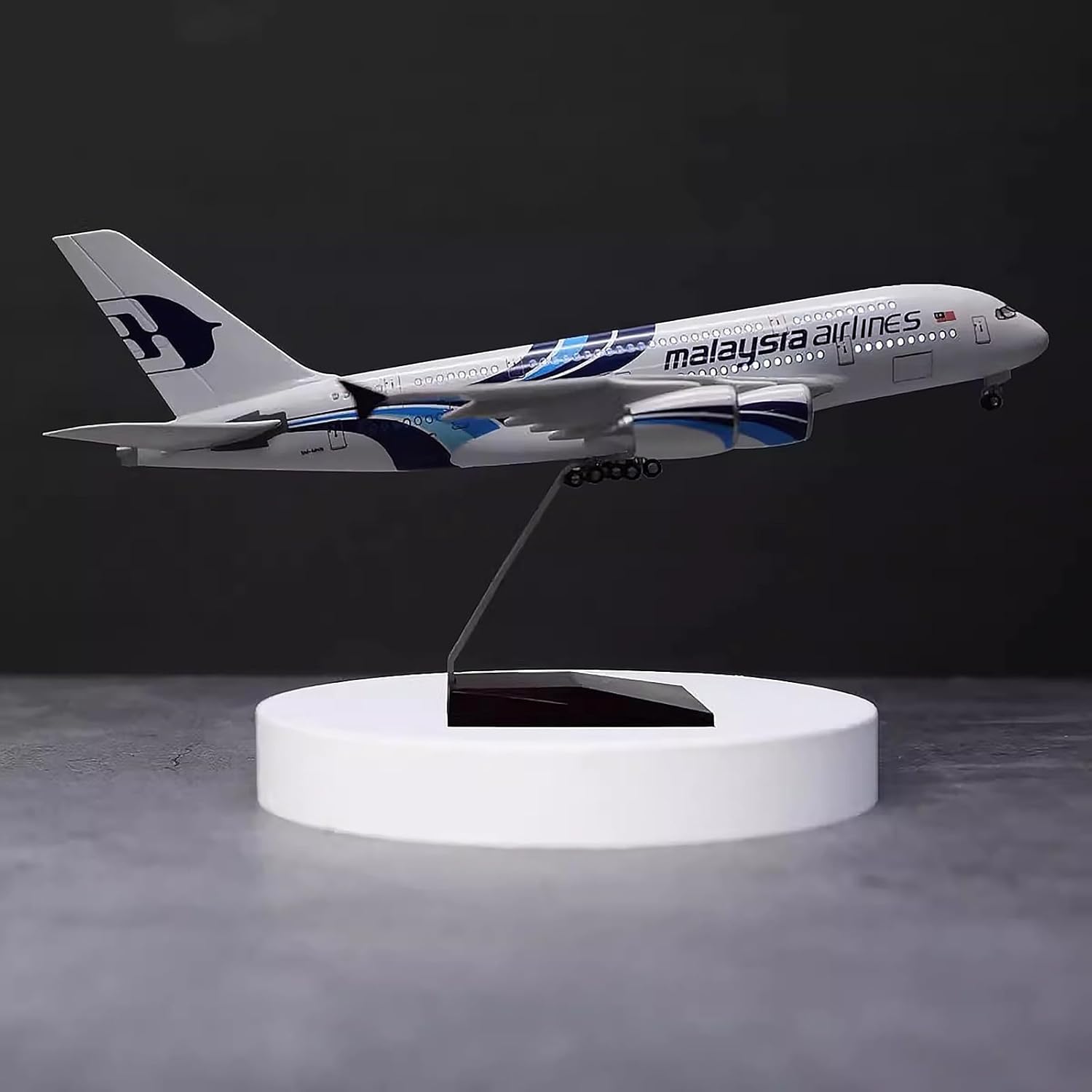 مقياس 1:160 الخطوط الجوية الما - مراجعة Model Kit Planes وسعره